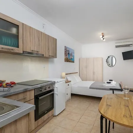 The Island Stop Apartamento Adamantas (Milos)