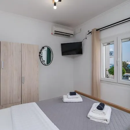 Apartman The Island Stop Adámasz