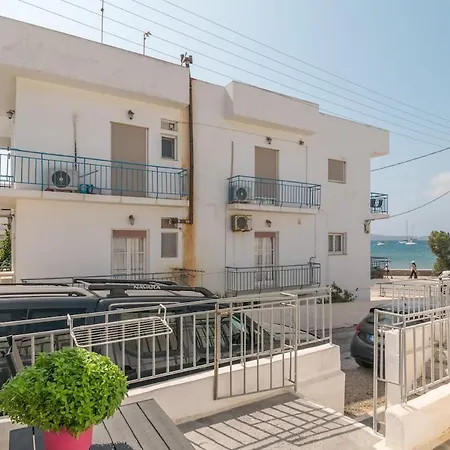 The Island Stop Apartamento Adamantas (Milos)